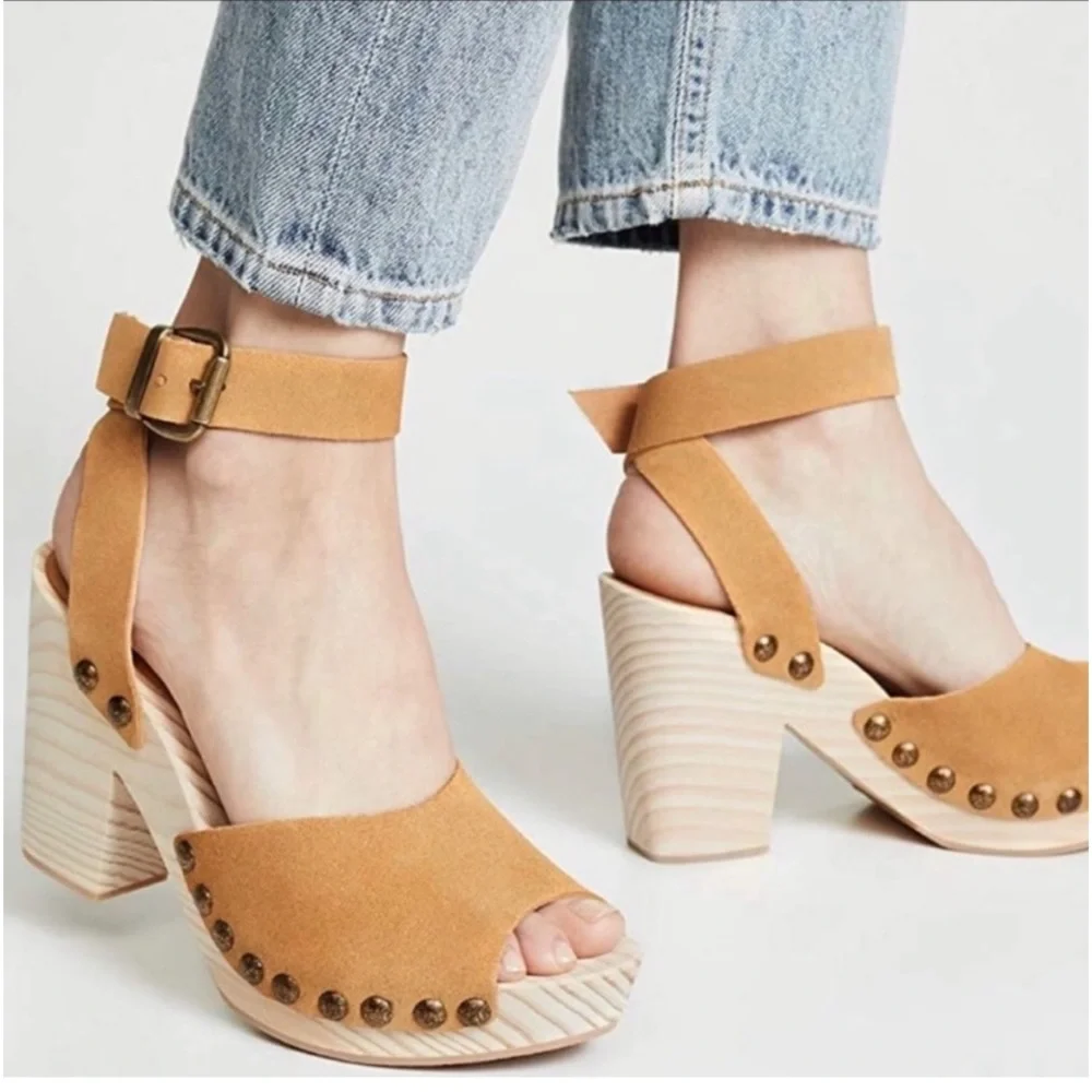Free People‎ Tan Suede Pasadena Clogs Sz. 39 NWOB